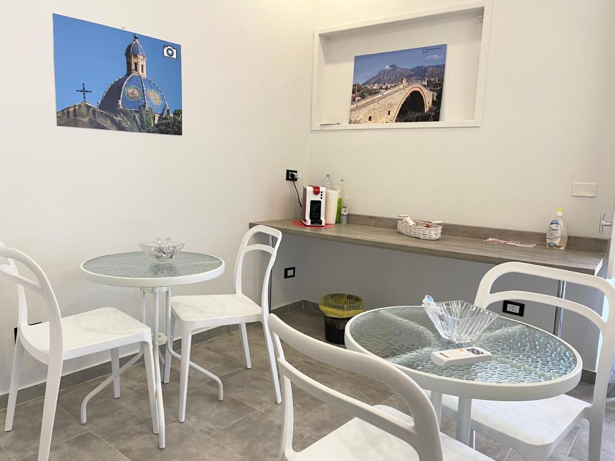 B&B Antichi Cortili Termini Imerese Exterior foto